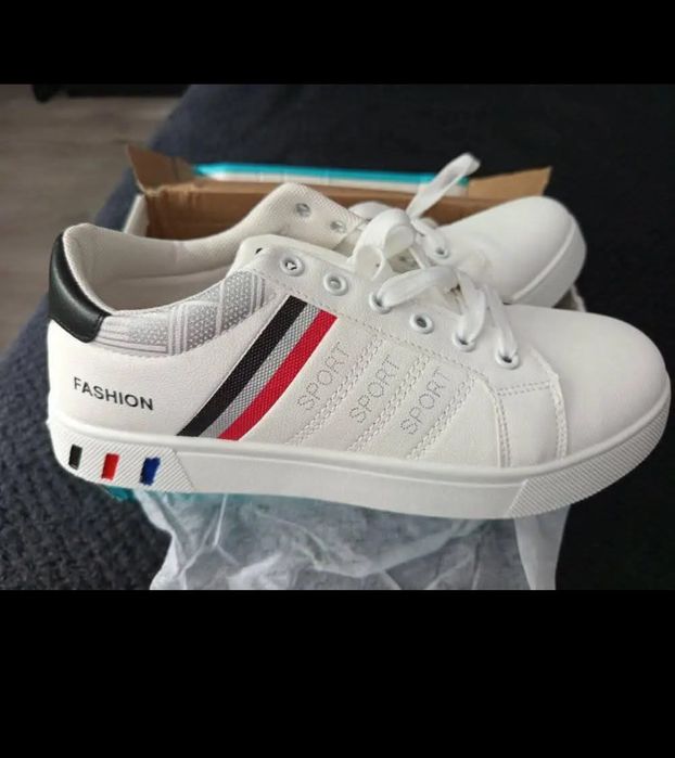 Męskie Buty sportowe rozmiar 41,Trampki tenisówki białe nowe