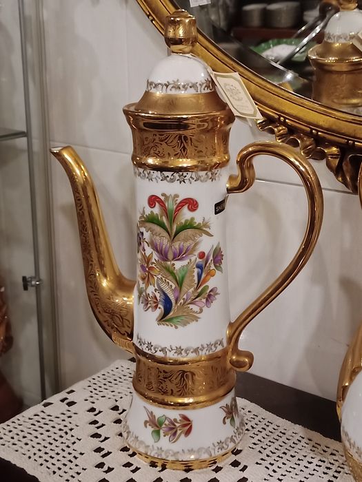 Cafeteira + jarra porcelana SNEROLL decoradas a mão com ouro 24k