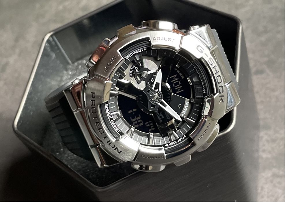 Годинник наручний Casio G-Shock GM-110-1A новий оригінал