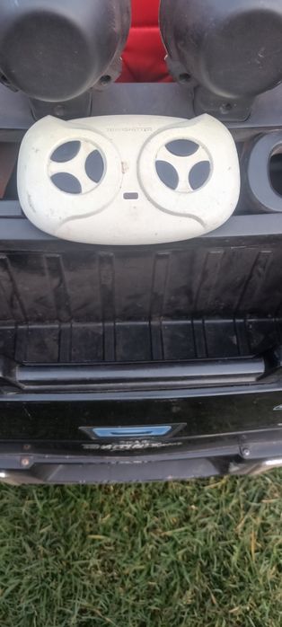 Дитячий електромобіль