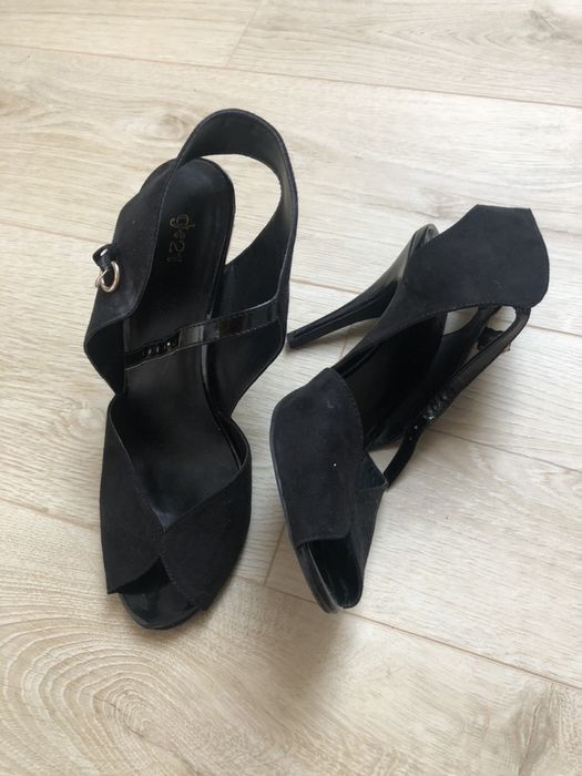 Dwie pary sandałków roz.39/40