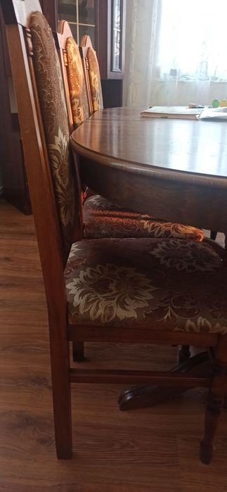 Стіл розкладний  деревяний і стільці