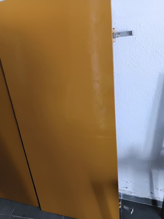 2 Portadas em ferro para protecção de montras  ou janelas cada uma 1,40 mtr x 0,60 mtr