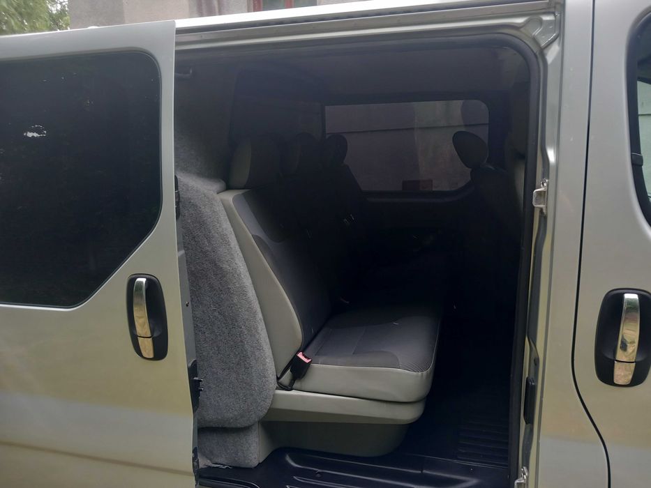 Opel Vivaro 2.5 Diesel 6 osobowy brygadówka automat
