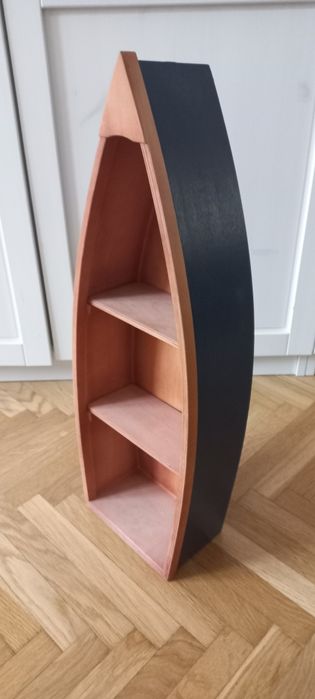 Marynistyczna półka ścienna