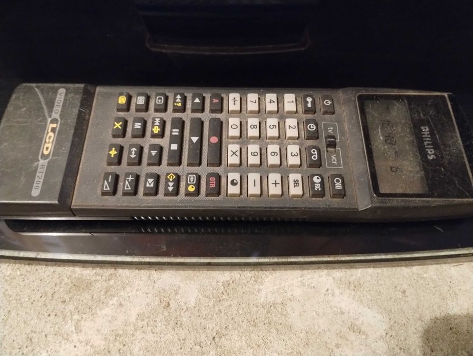 Telewizor płaski "Philips" z pilotem - 32 cale