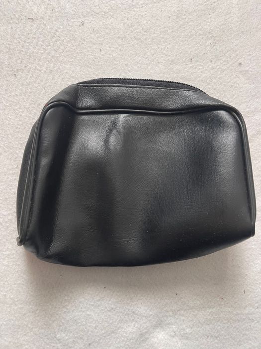 Czarna saszetka / kosmetyczka