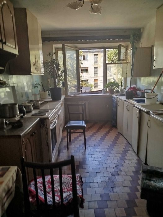 продам  большую комнату в центре города