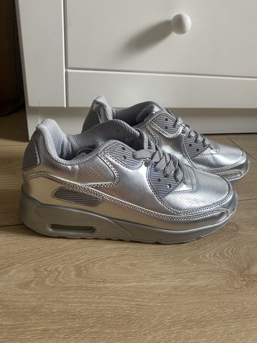 Srebrne buty sneakersy 37 na lekkim podwyzszeniu
