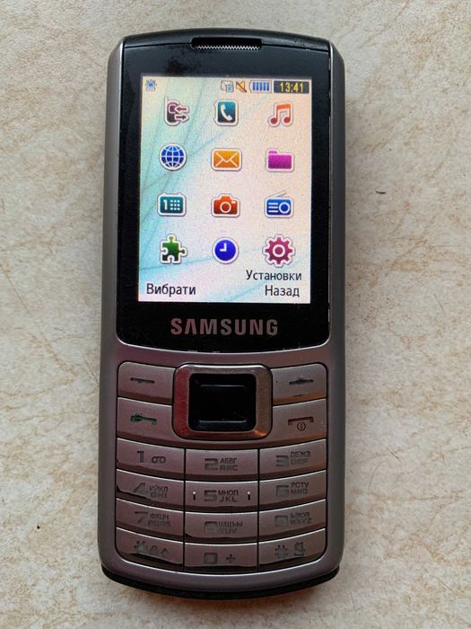 Продам кнопочний телефон Samsung