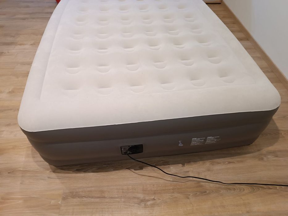Materac z zintegrowaną pompką 160x200