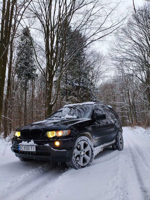 Автомобіль БМВ Х5 е53