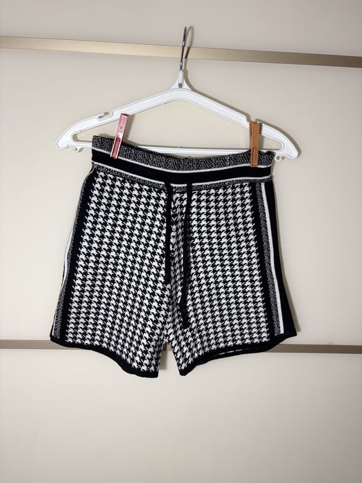 Продам НОВЫЙ женский костюм(свитер+шорты)