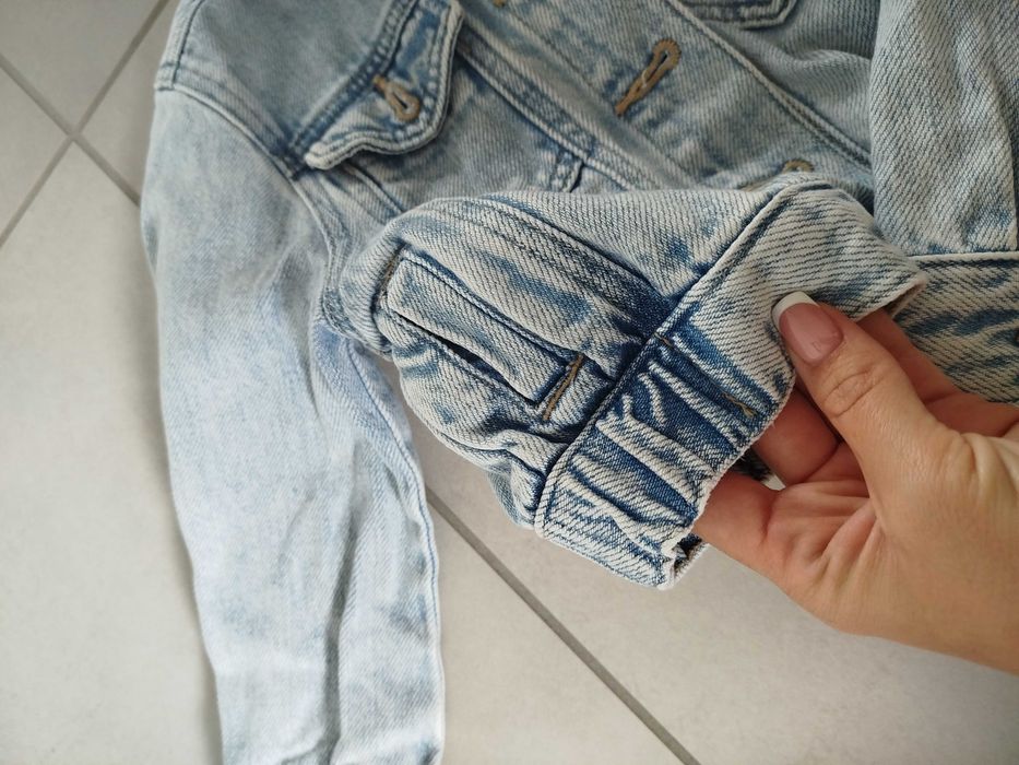 Kurtka bluza krótka jeansowa przejściowa dla dziewczynki używana, rozmiar 104/110