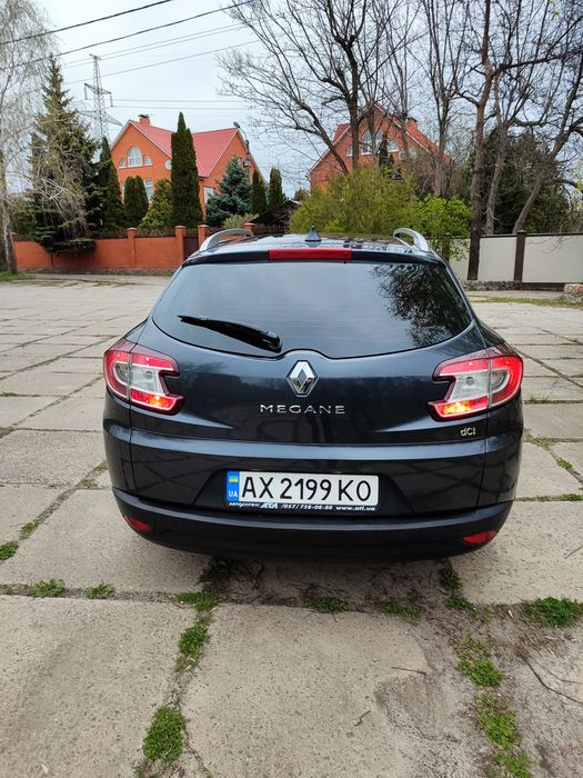 Продам семейный автомобиль меган3