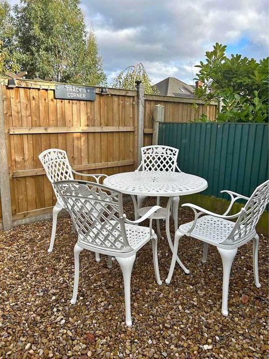 Zestaw aluminiowych mebli ogrodowych. Unikatowy komplet