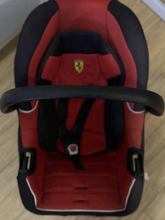 Продам автокрісло Ferrari
