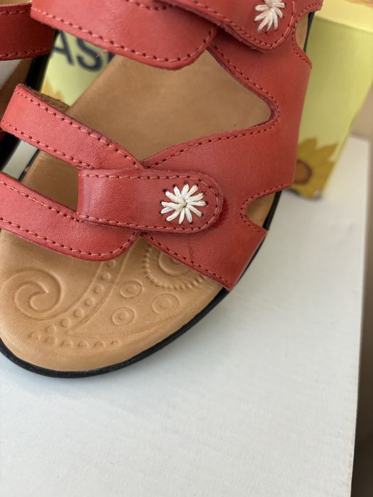 Шкіряні босоніжки на ліпучці 37 p 4 p