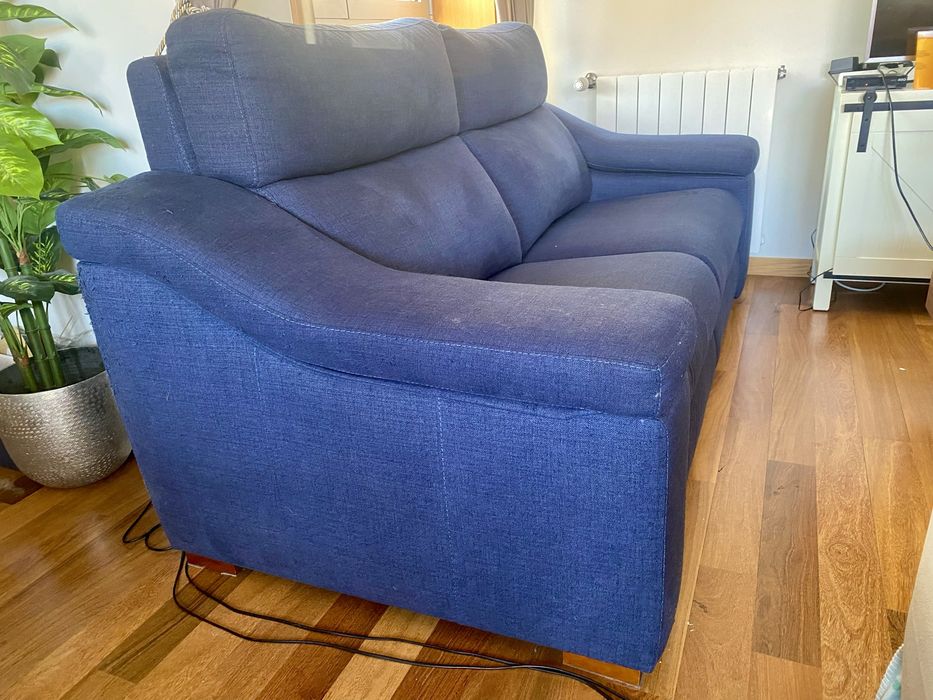 Sofá seminovo, usado em residencia sem miudos. Otima oportunidade!