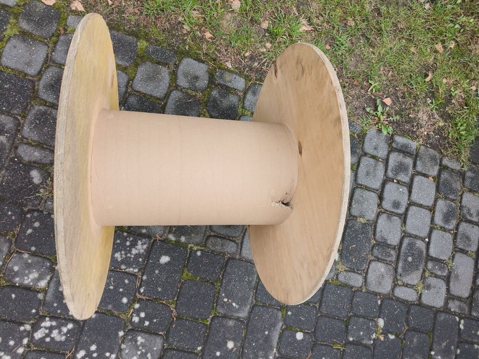 Szpula po kablu , stół