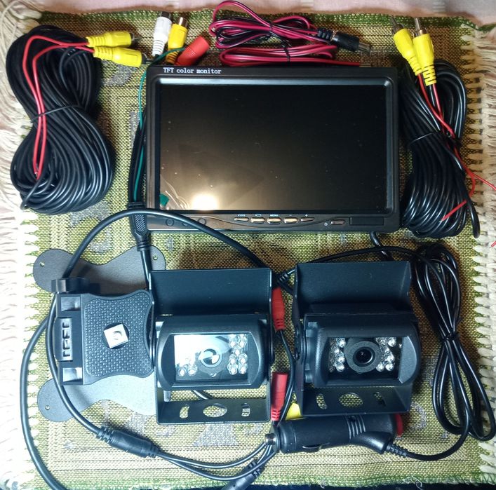 Комплект монитор 7"и 2 инфракрасные камеры 12/24v