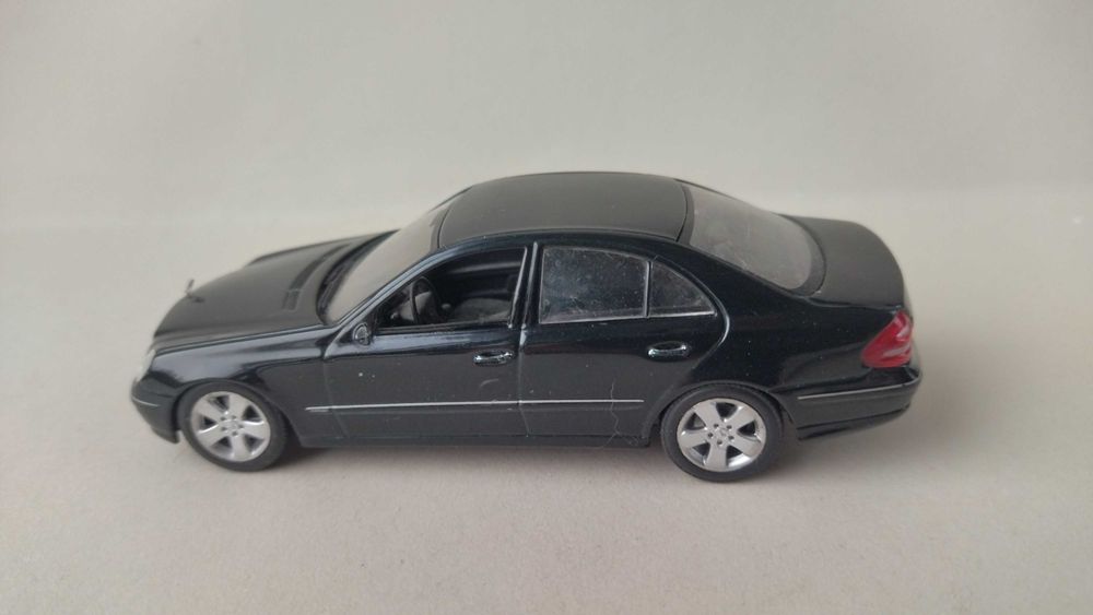 Модель Mercedes-Benz E-Class W211 minichamps,Модель Mercedes-Benz W211