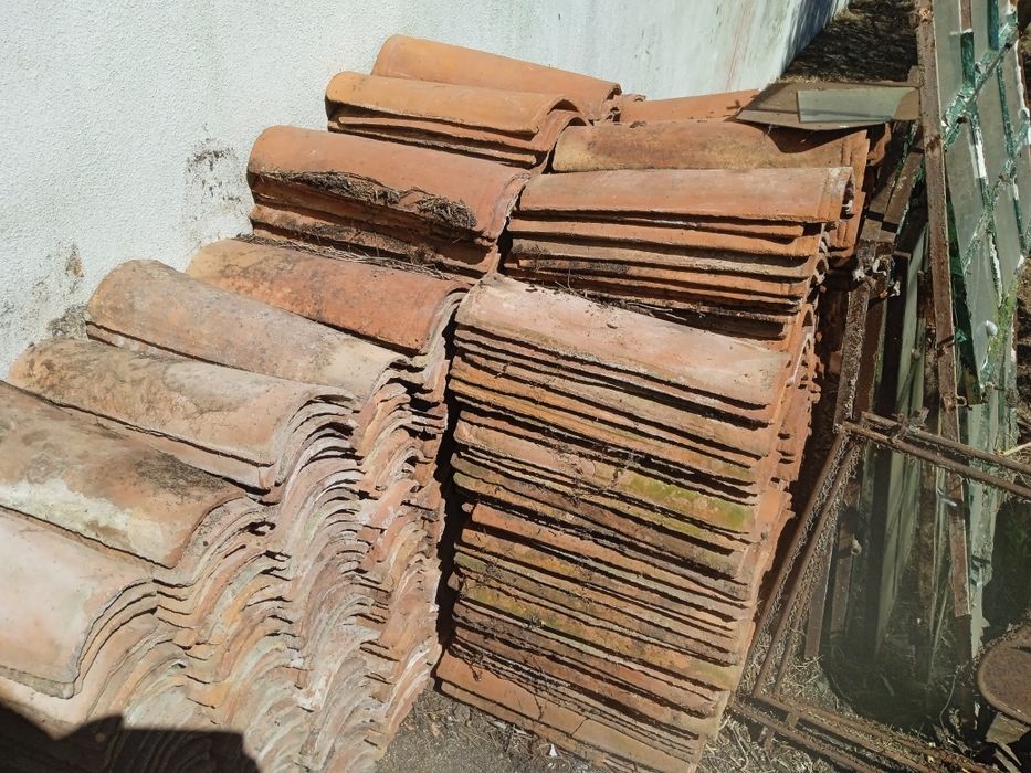 Telha de canudo antiga