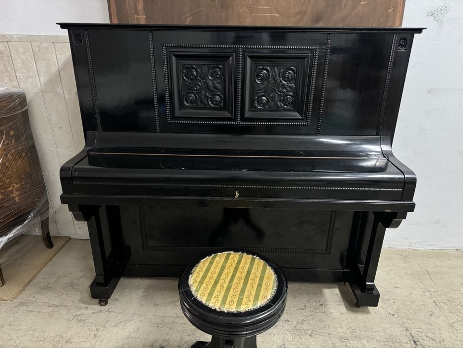 Piano LIEBMANN , com armação em ferro
