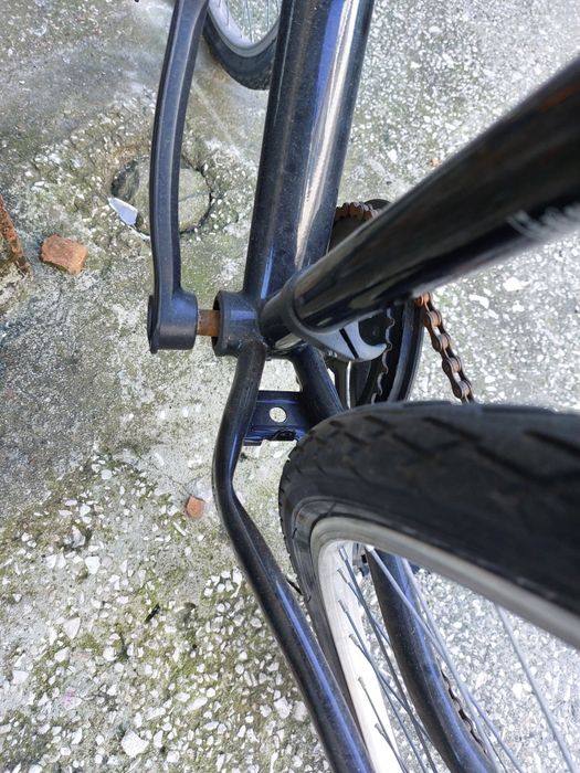 Bicicleta B-twin, 6 velocidades, roda 29 (para reparaçâo)
(Para repara