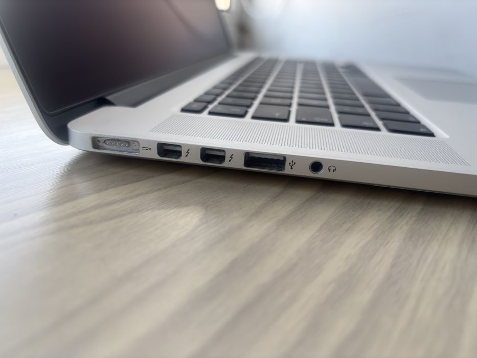 MacBook Pro 15 2015 a1398  під відновлення