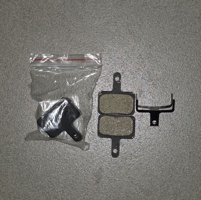 Klocki hamulcowe do hamulców Shimano.