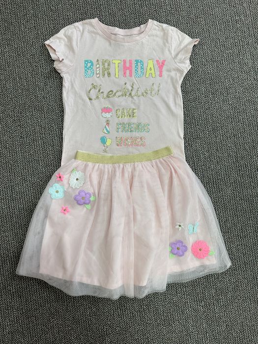 Футболка та спідниця