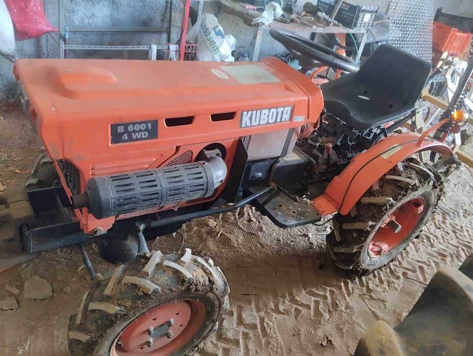 Mini trator Kubota b6001
