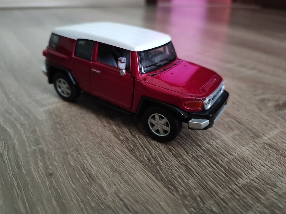 Машинка Toyota FJ Cruiser