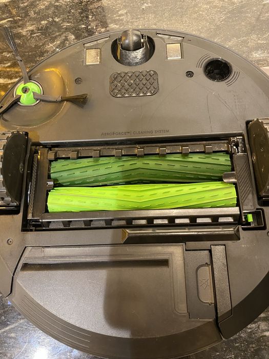 Irobot Roomba Combo J5 robot  sprzatajacy-mopujący