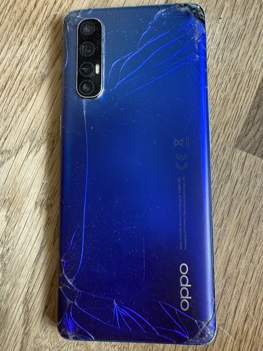 Używany smartfon Oppo Find X2 Neo jest zepsuty