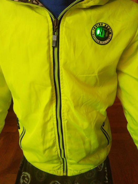 Kurtka dziecięca fluorescencyjna