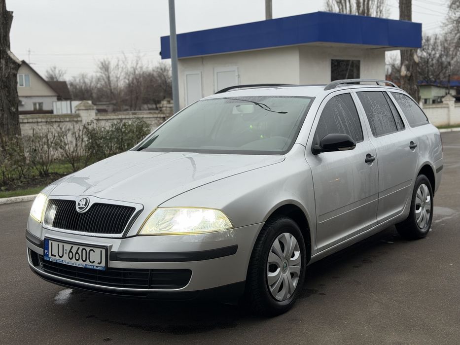 Продам шкоду а5 в хорошем состоянии. Мотор, ходовая без вопросов. Работает без дыма и тому подобного. Чистый ухоженный салон. Климат контроль работает как положено. Хорошая мультимедиа Android. Установлен дорогой свет. Машиной будете довольны. Машина находится в городе Новомосковск (Самар) Днепропетровская область. Возможен пригон в ваш город. Возможен обмен на ваши предложения. Дополнительные вопросы по телефону.