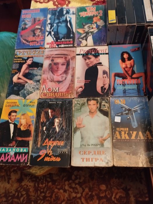 Відеокасети з фільмами