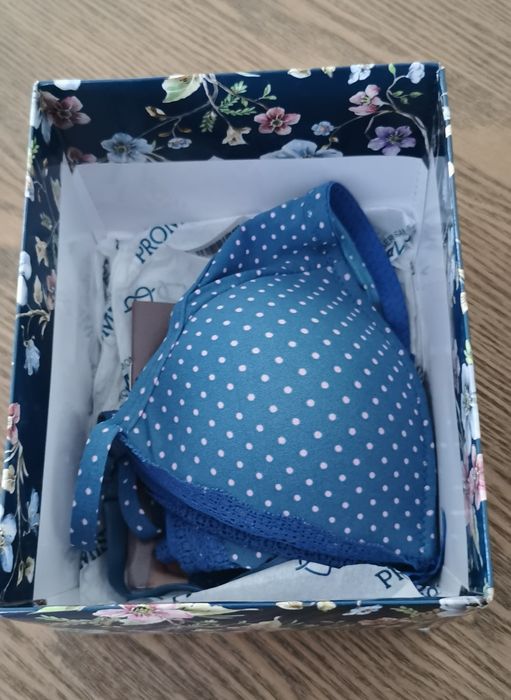 Conjunto de Sutien e cuecas novo, com etiqueta