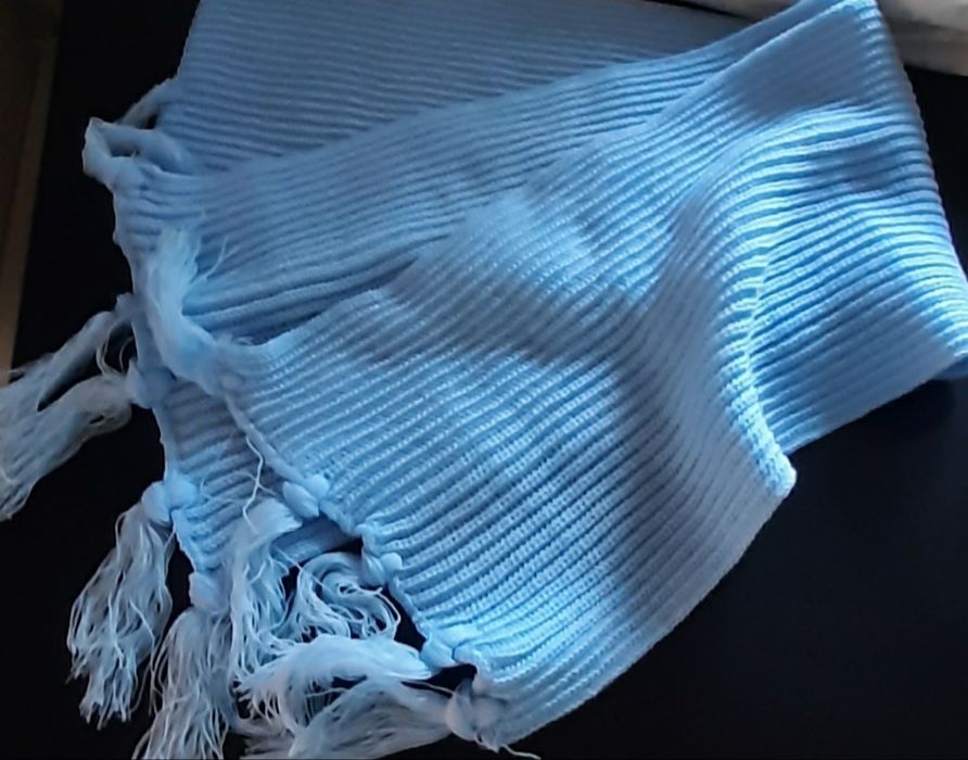 Szalik damski z frędzlami