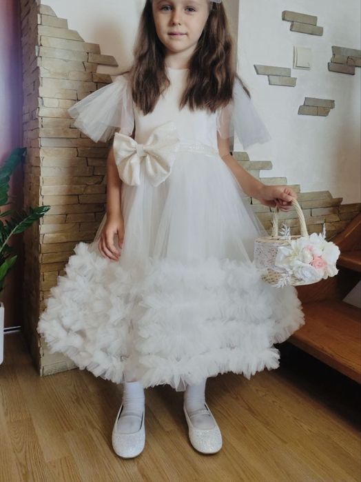 Сукня для дівчинки, пишна біла, 7 років