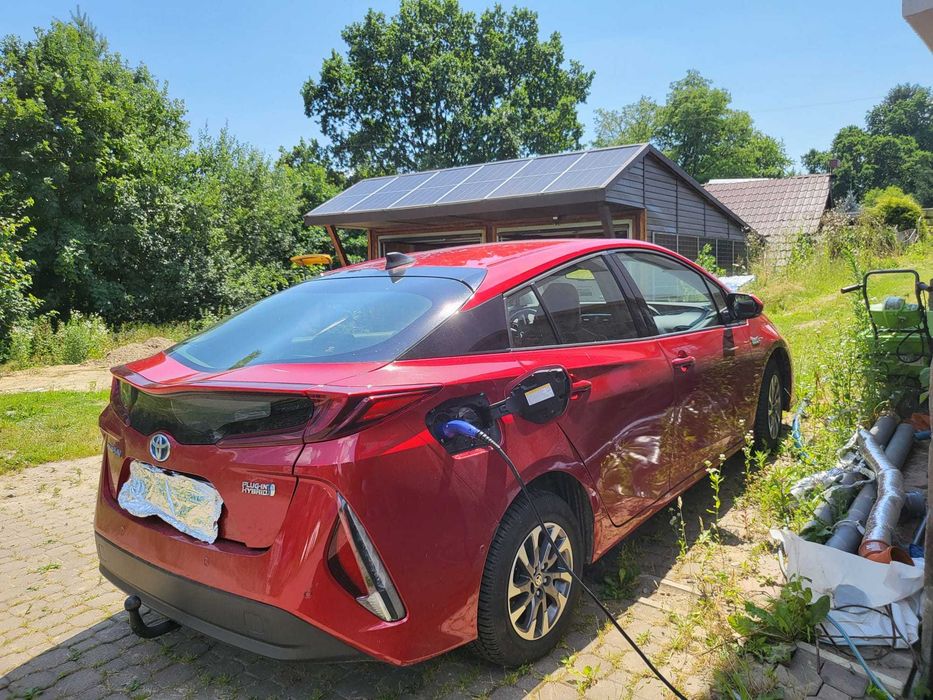 Toyota Prius Plug-In Hybrid 2017 Executive | Czerwony | Salon PL
