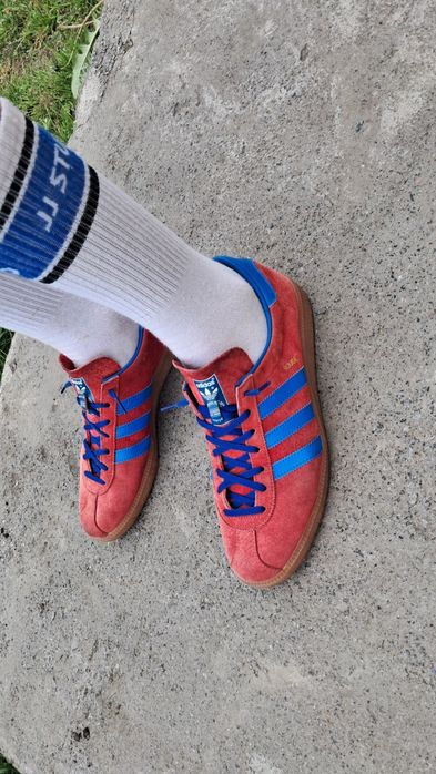 продам кросівки Adidas rouge