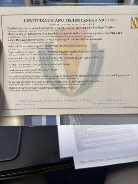 Łódź motorowa z przyczepą
