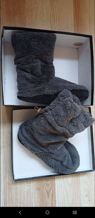 Очень теплые тапочки на резинке.