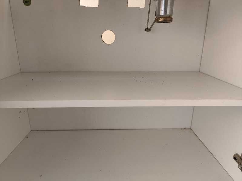 Móvel Branco WC e Lavatório em razoável estado