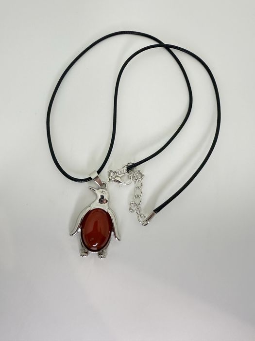 Naszyjnik bordowy pingwin pingwinek wisiorek naszyjnik bordowy