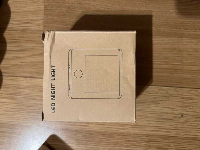 Lampka nocna LED z czujnikiem ruchu