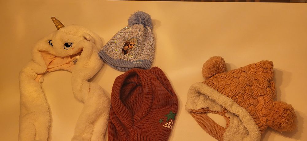 Vários Gorros Menina